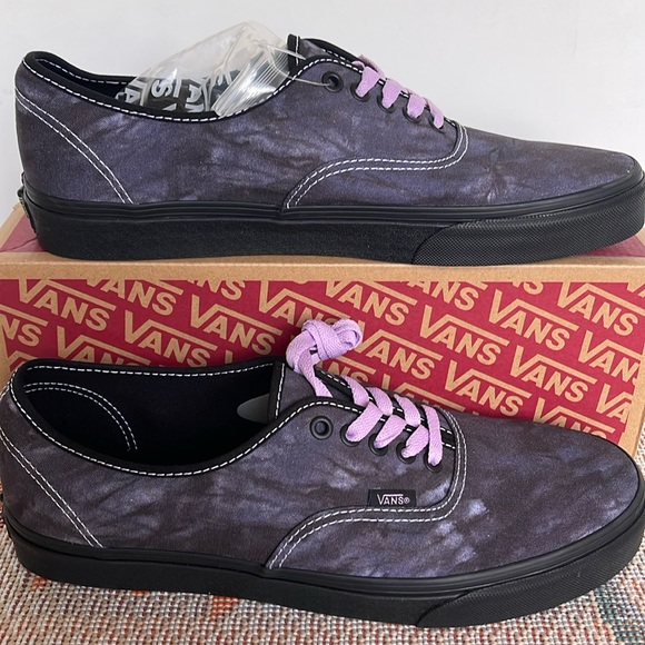 Vans Men’s Authentic
Midnight Shift Black/Black
VN0009PVBKA
Sneakers - Picture 2 of 16